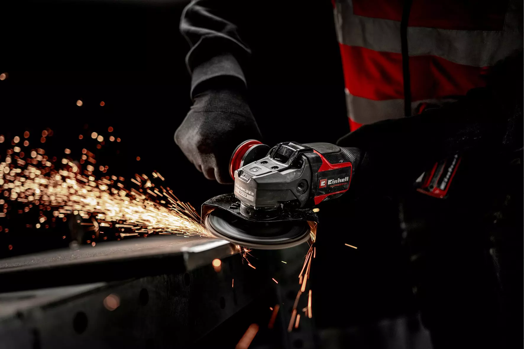 einhell-professional-cordless-angle-grinder-4431197-example_usage-001