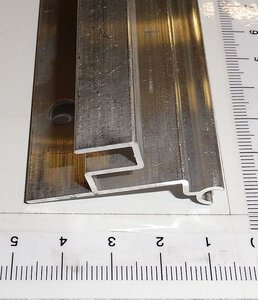 Scharnierprofil 718 mm