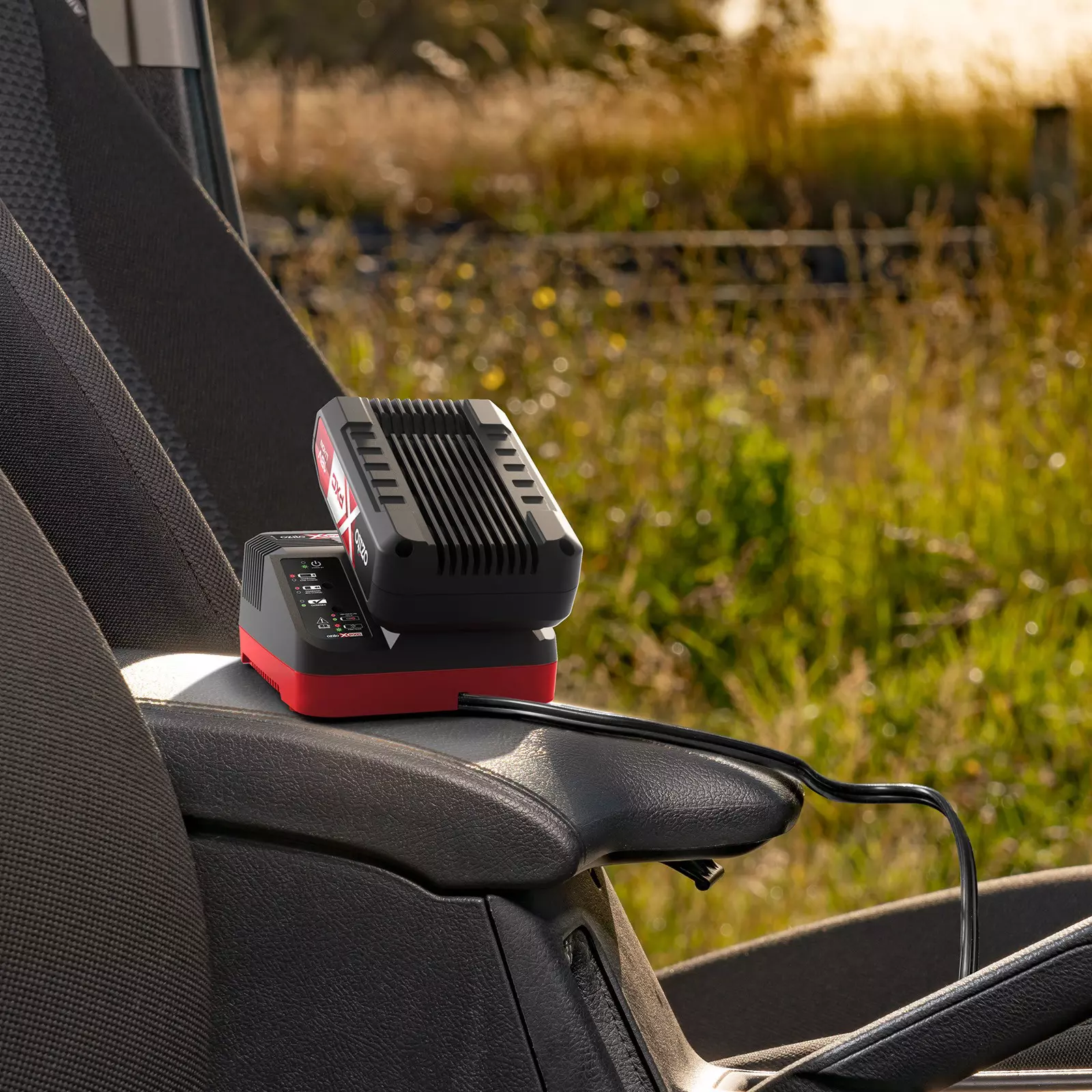 ozito-charger-3000980-example_usage-101