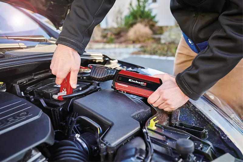 einhell-car-expert-jump-start-power-bank-1091511-example_usage-001