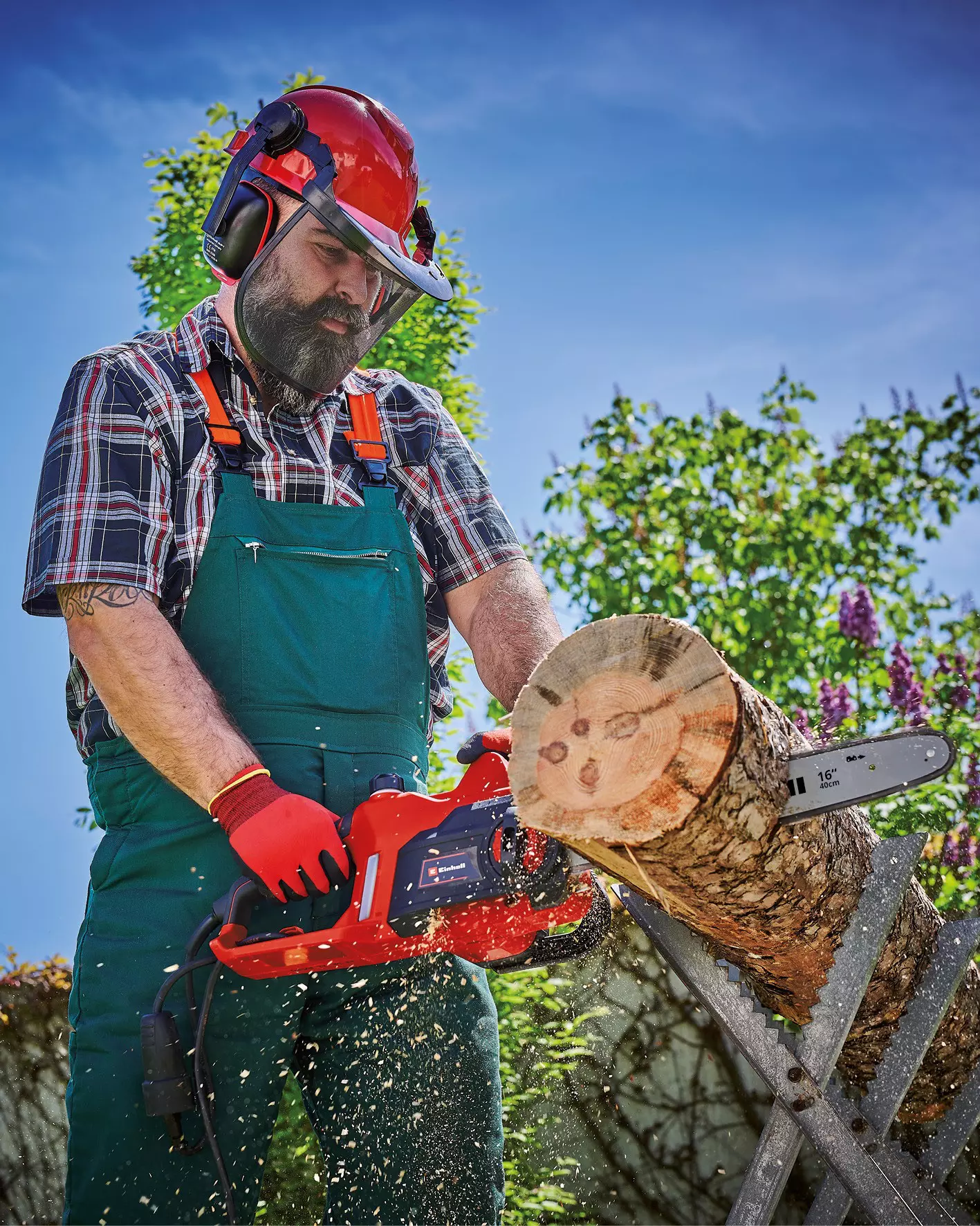 einhell-classic-electric-chain-saw-4501230-example_usage-001
