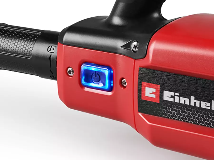 Seitliche Nahaufnahme des Einhell Akku-Poolsaugers GE-PV 18/42 Li T-Solo mit leuchtender LED-Batterieanzeige.
