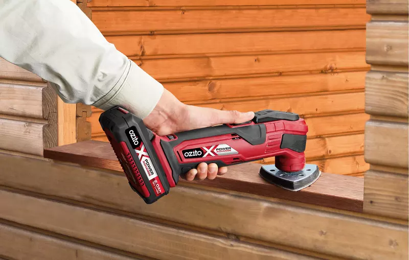 ozito-cordless-multifunctional-tool-3000042-example_usage-105