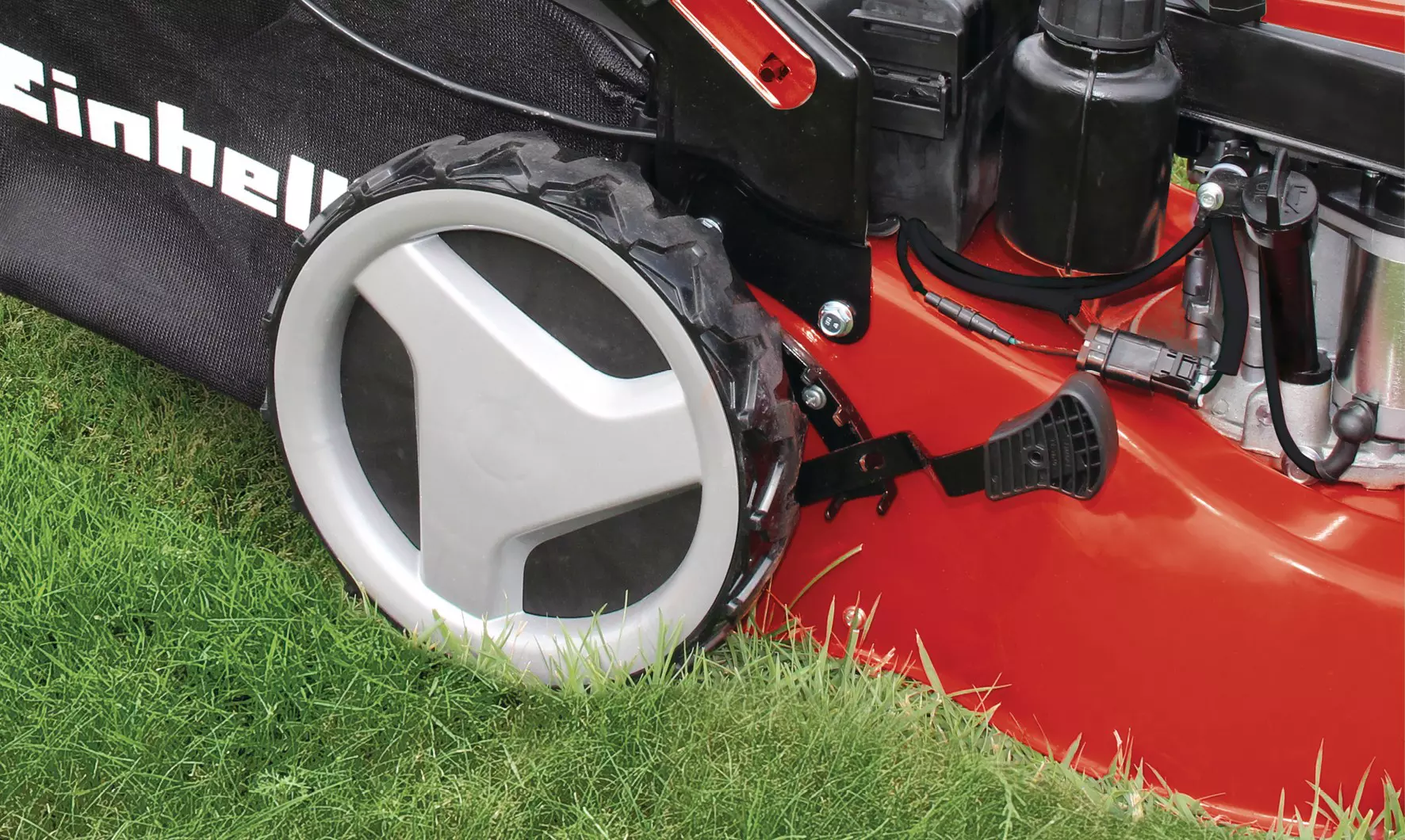 einhell-classic-petrol-lawn-mower-3404365-example_usage-001