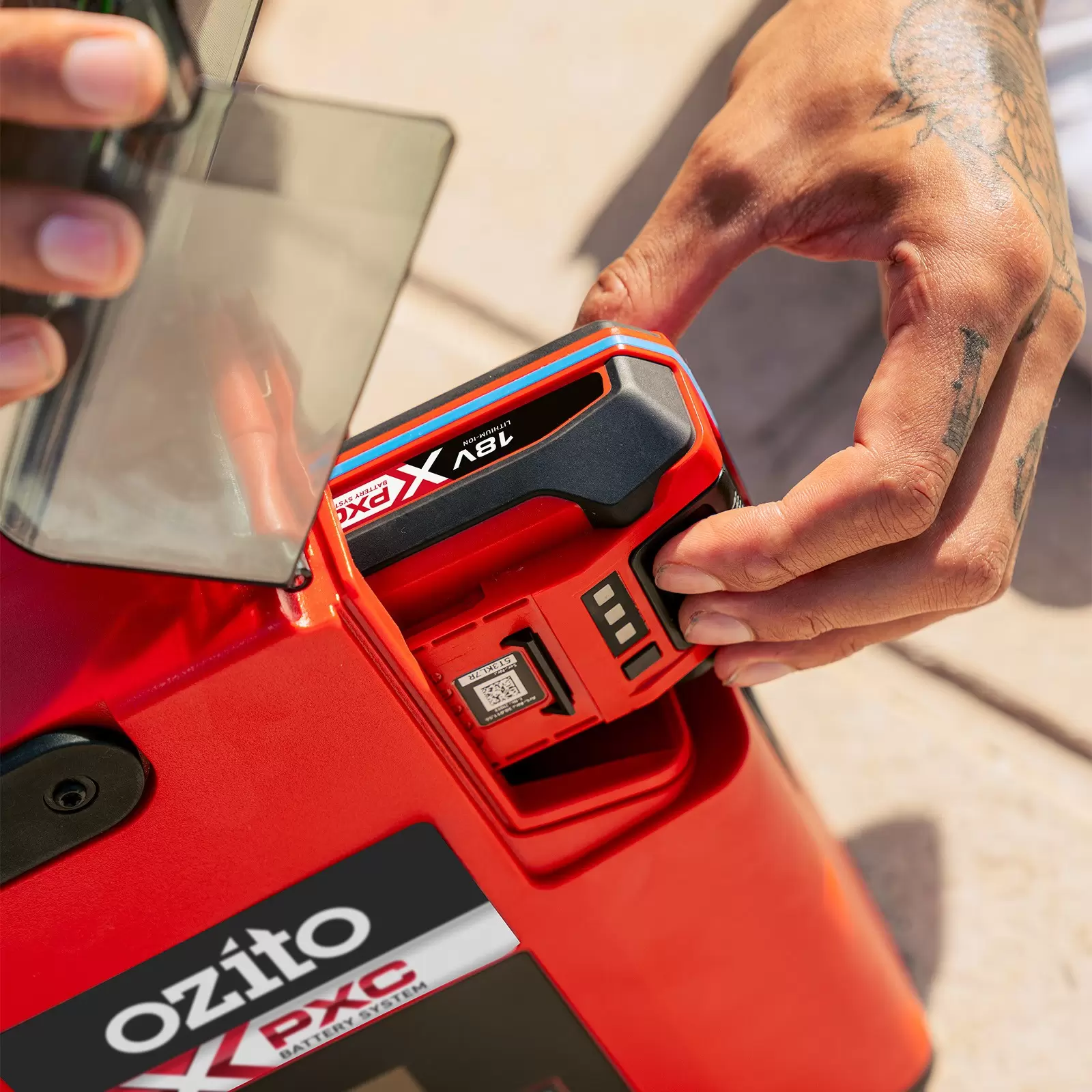 ozito-cordless-air-compressor-3001443-example_usage-105