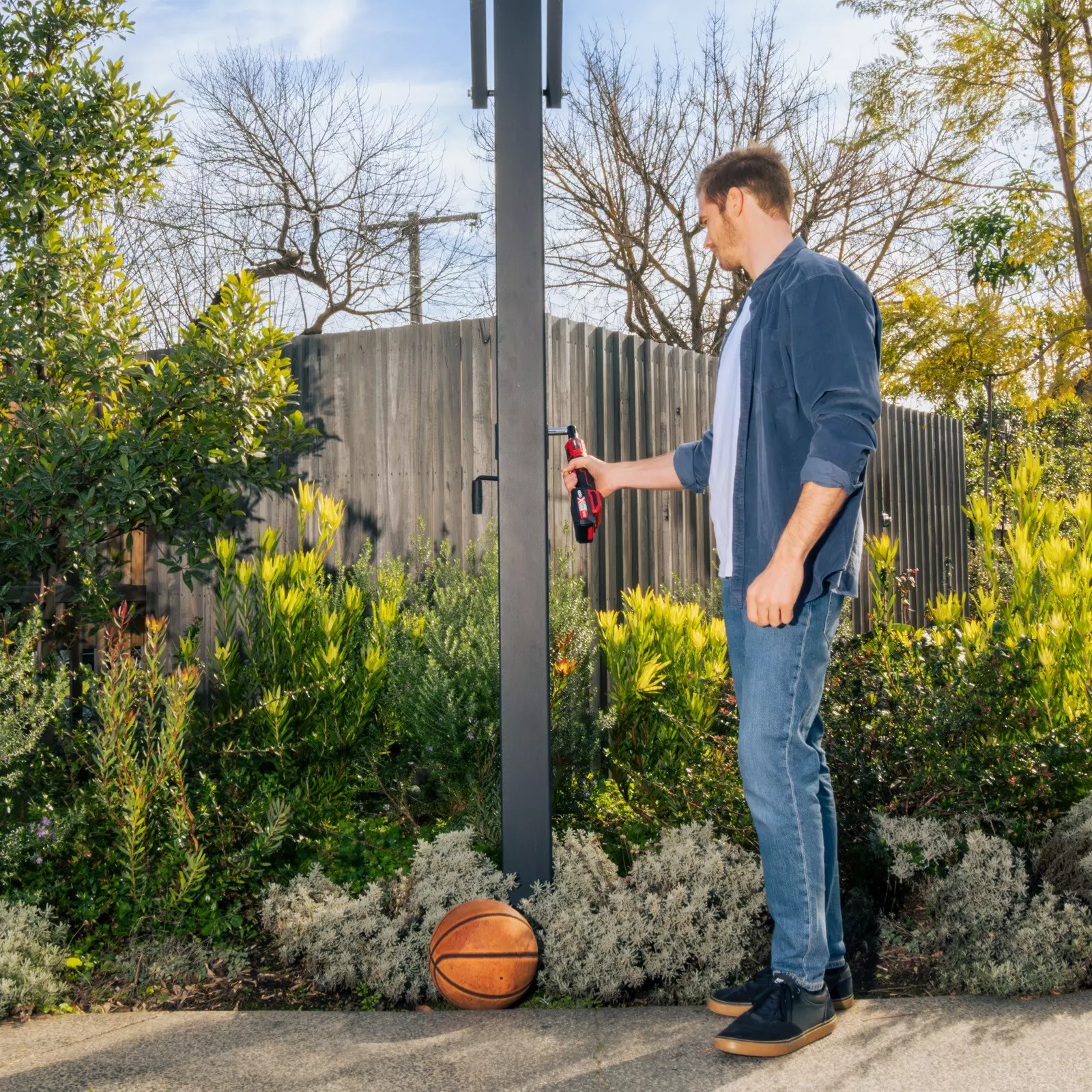 ozito-cordless-ratchet-wrench-3001113-example_usage-103