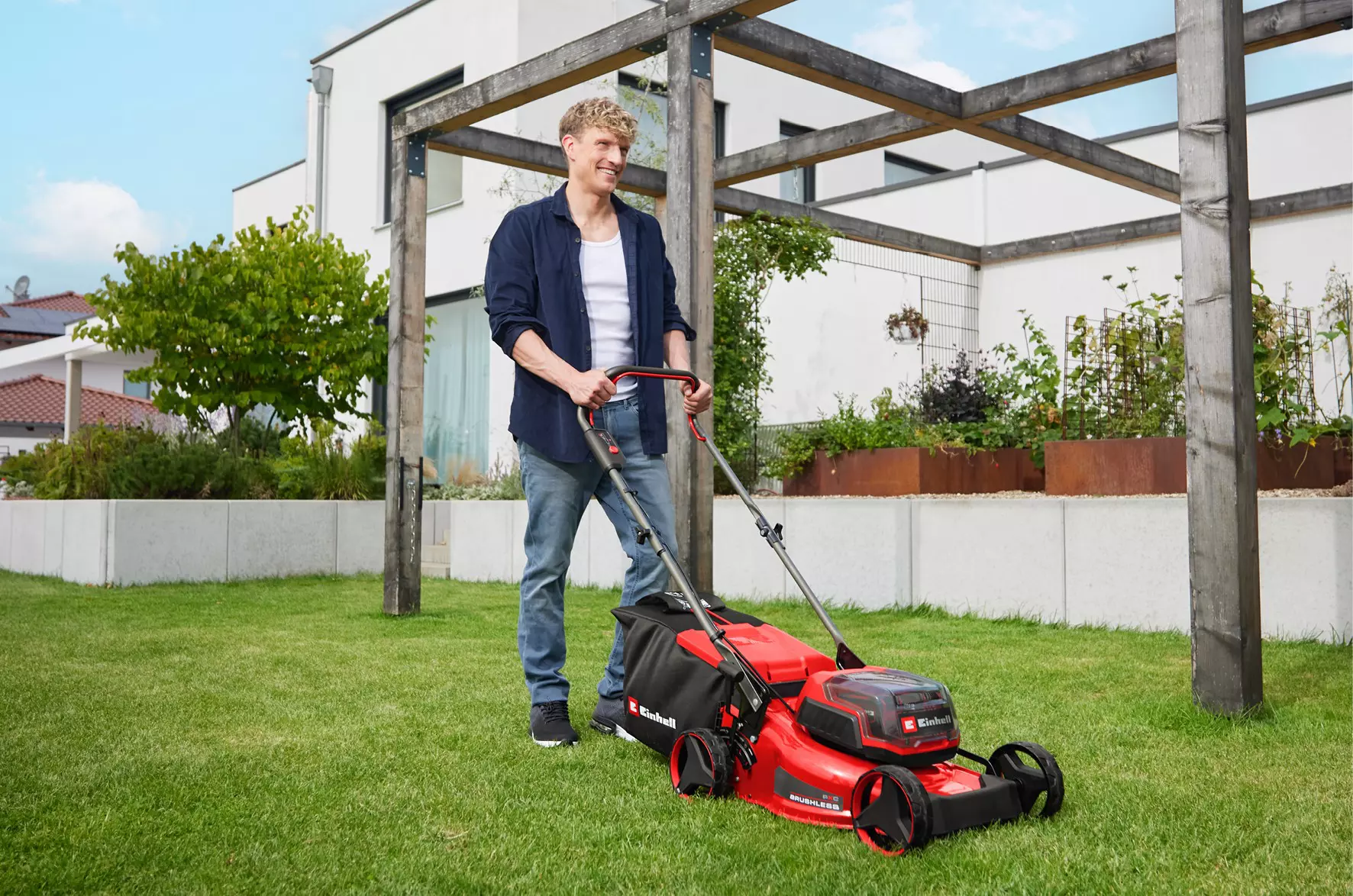 einhell-classic-cordless-lawn-mower-3413352-example_usage-001