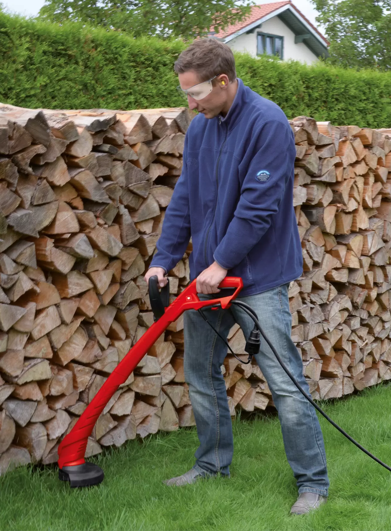 einhell-classic-electric-lawn-trimmer-3402050-example_usage-001