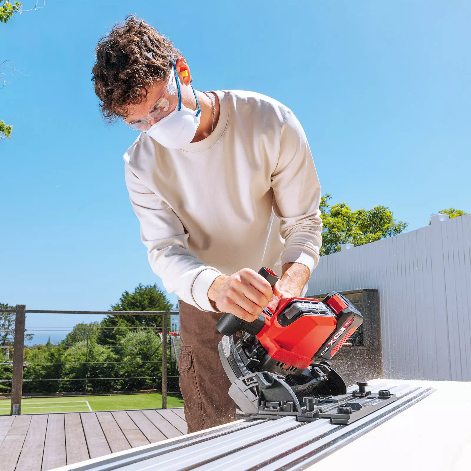 ozito-circular-saw-accessory-3001289-example_usage-101