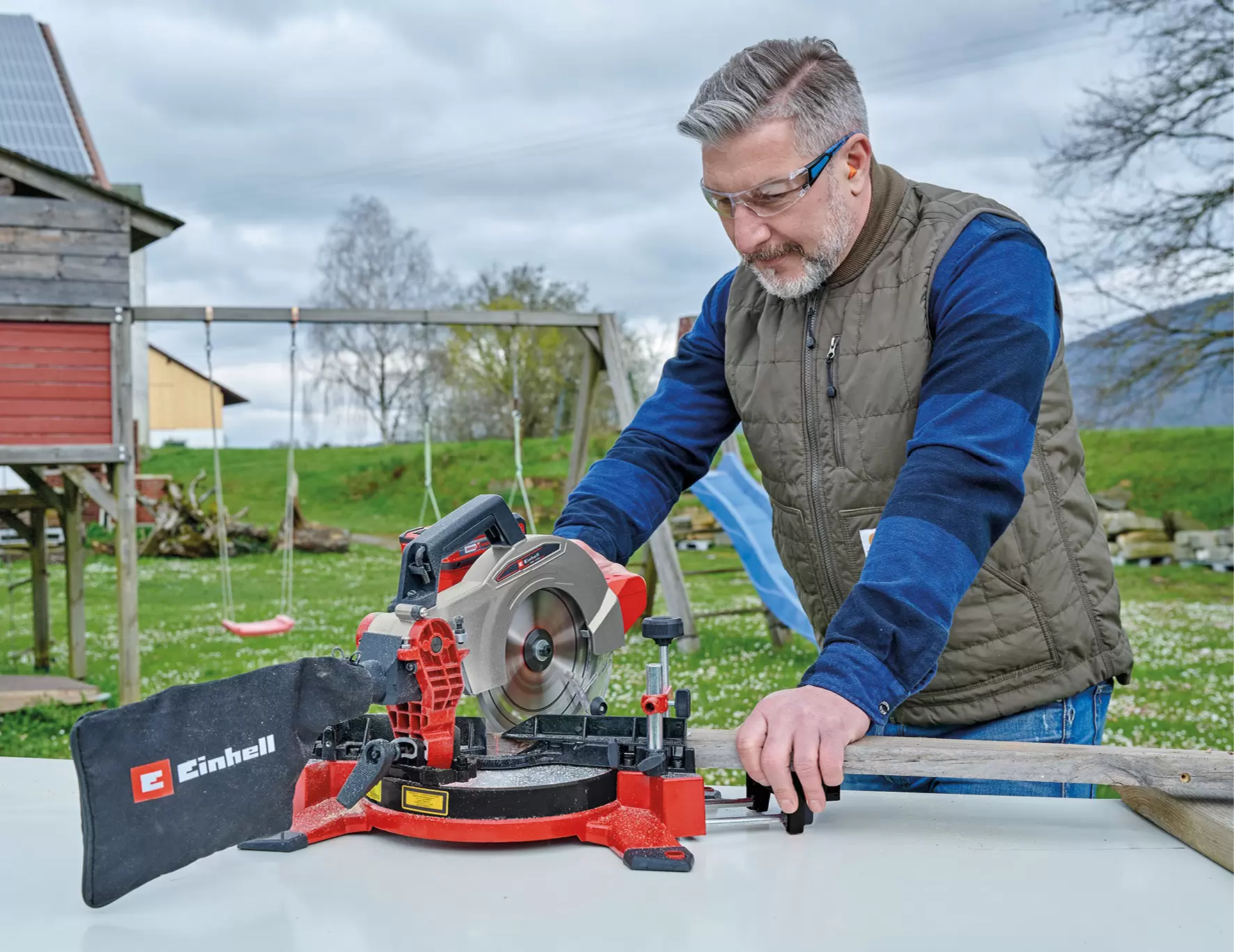 einhell-expert-cordless-mitre-saw-4300890-example_usage-001