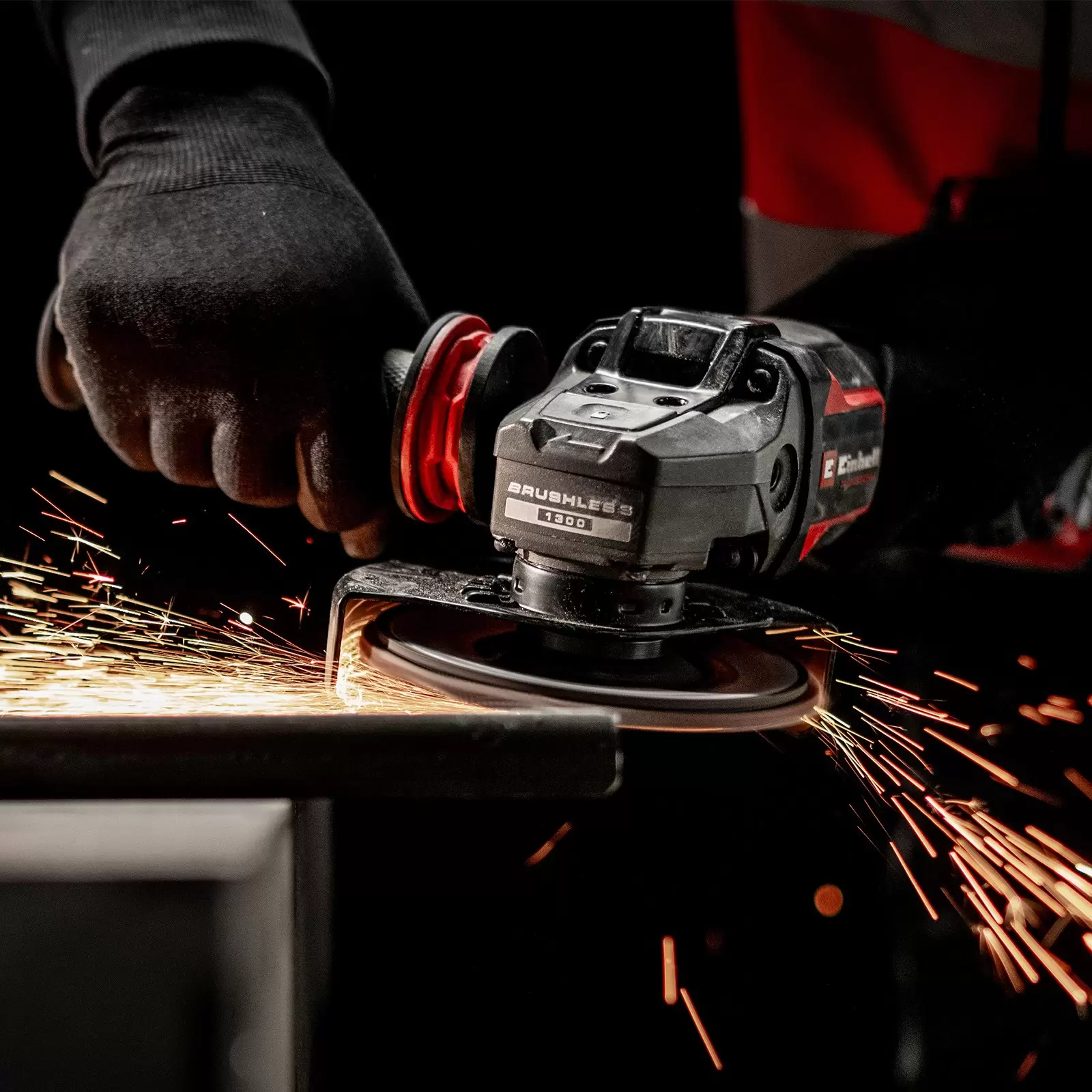 einhell-professional-cordless-angle-grinder-3001417-example_usage-001