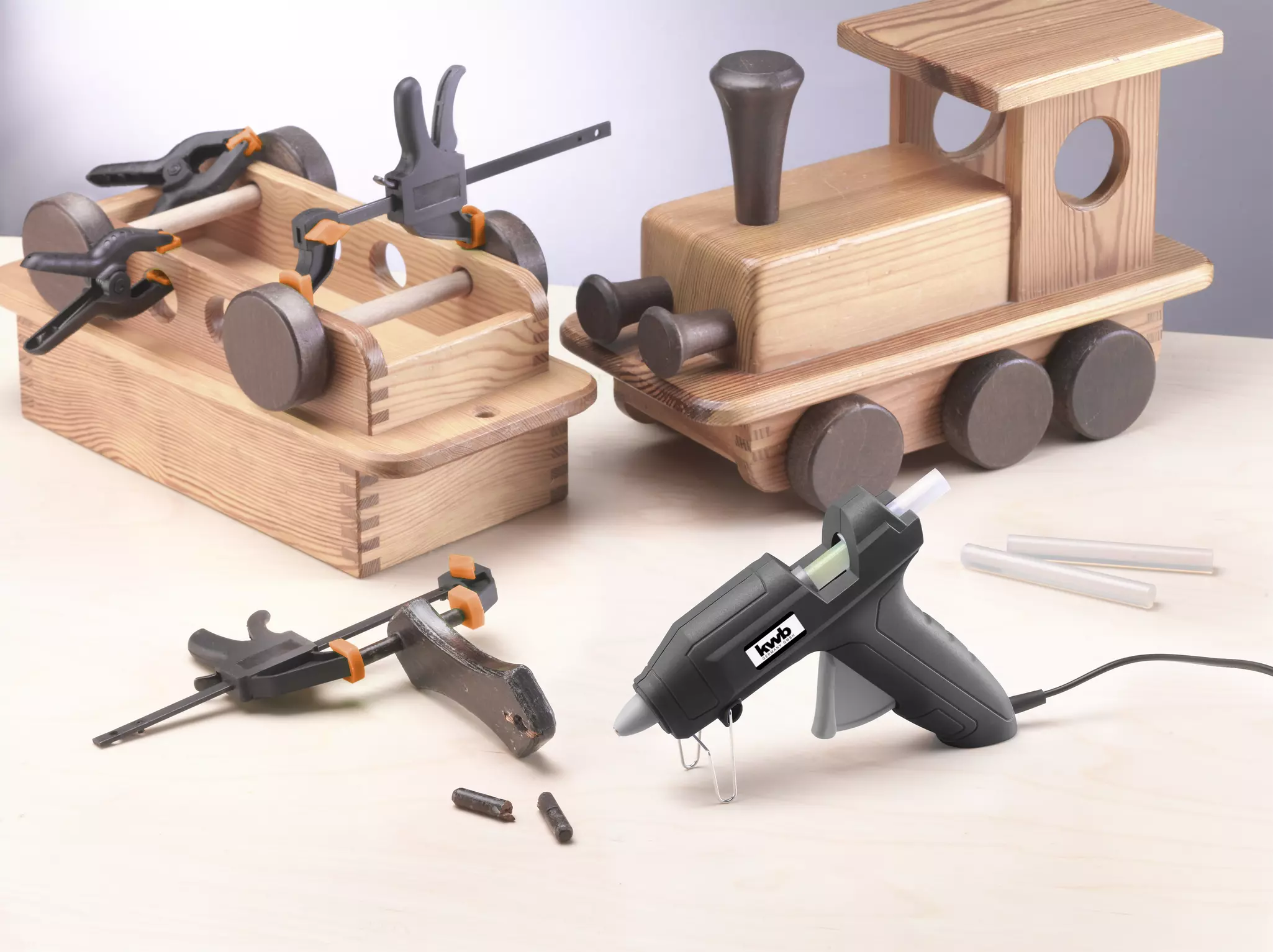 kwb-promo-glue-guns-49989490-example_usage-204