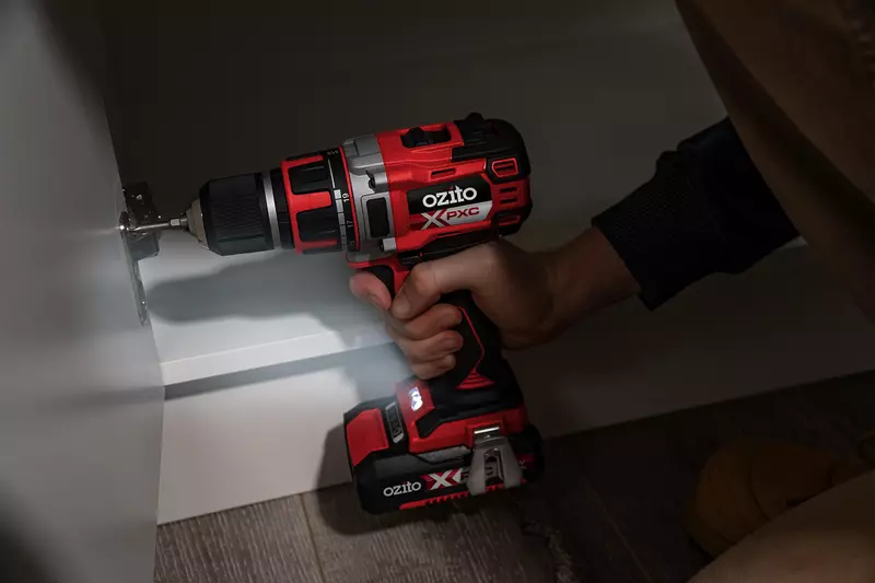 ozito-cordless-drill-3000759-example_usage-101