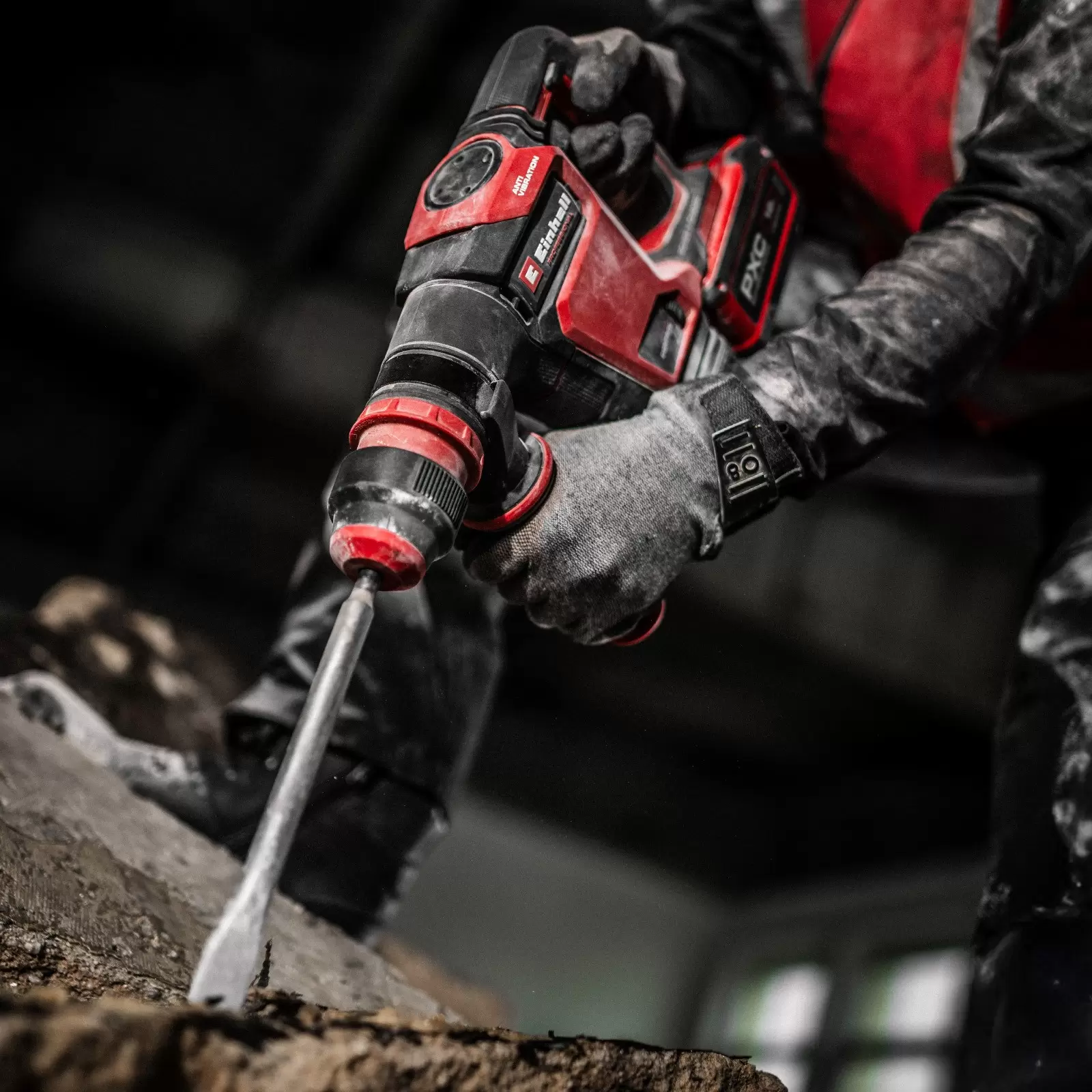 einhell-professional-cordless-demolition-hammer-3001411-example_usage-001