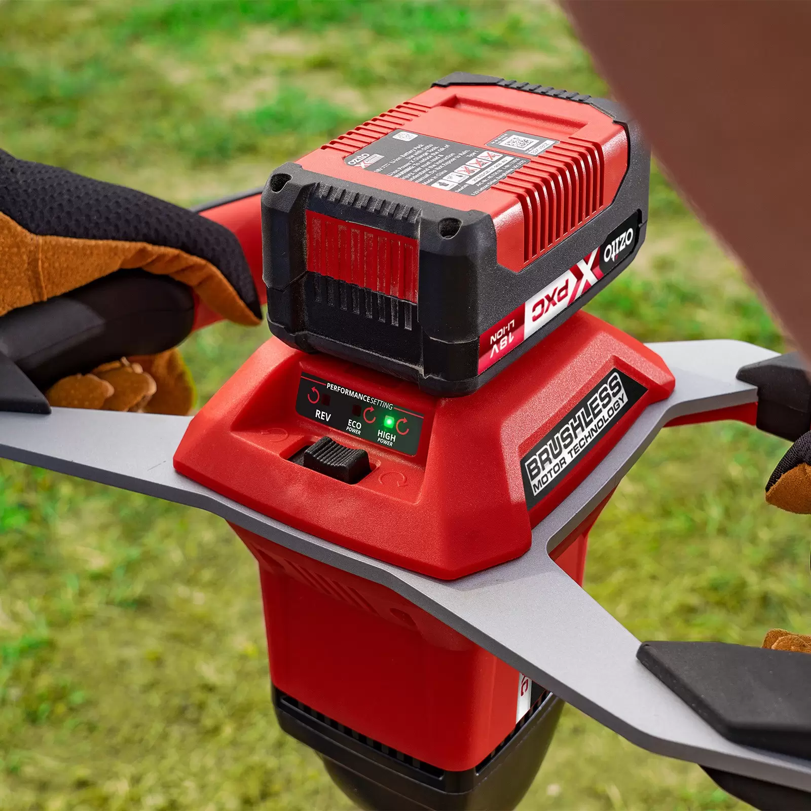 ozito-cordless-earth-auger-3001370-example_usage-110