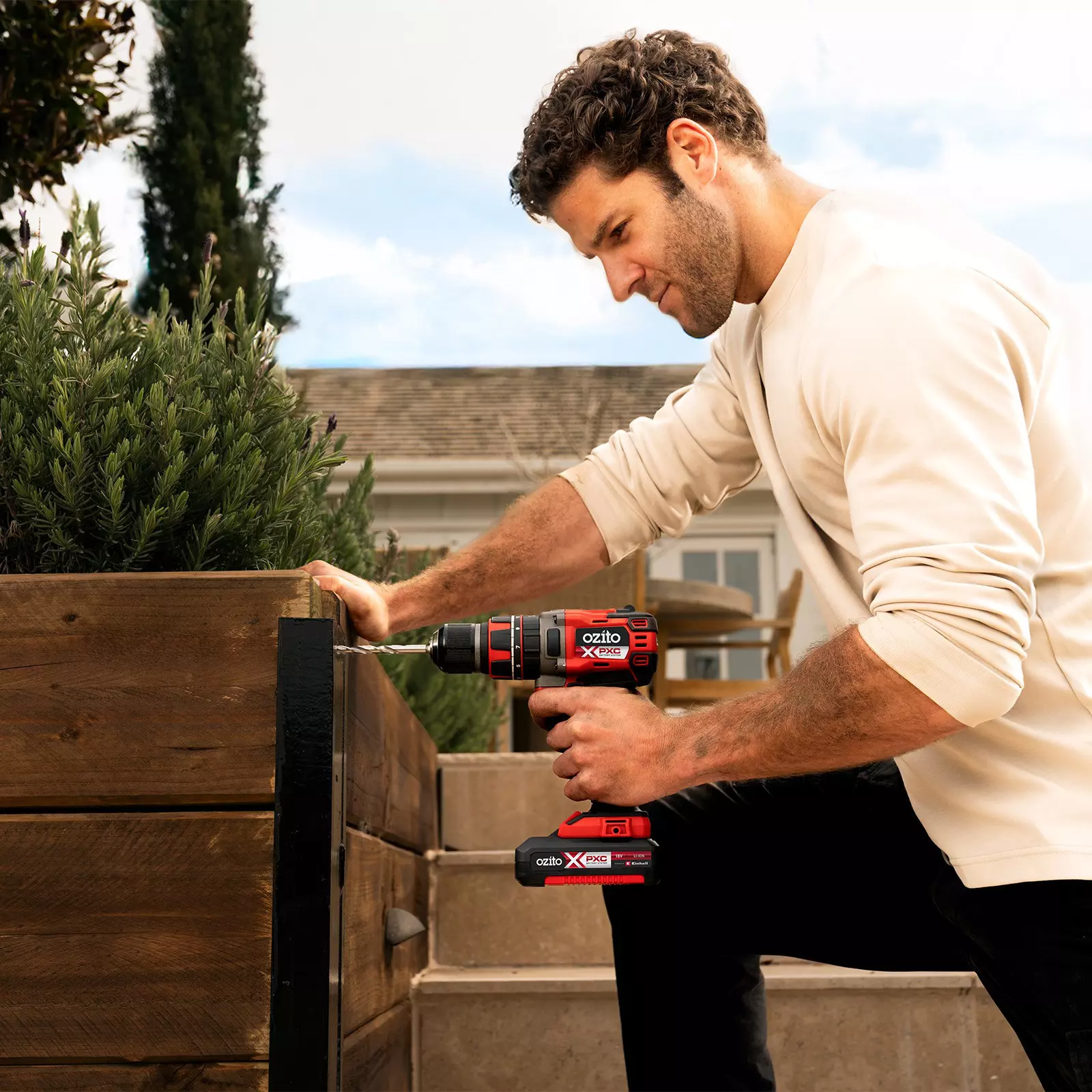 ozito-professional-cordless-impact-drill-3001336-example_usage-101