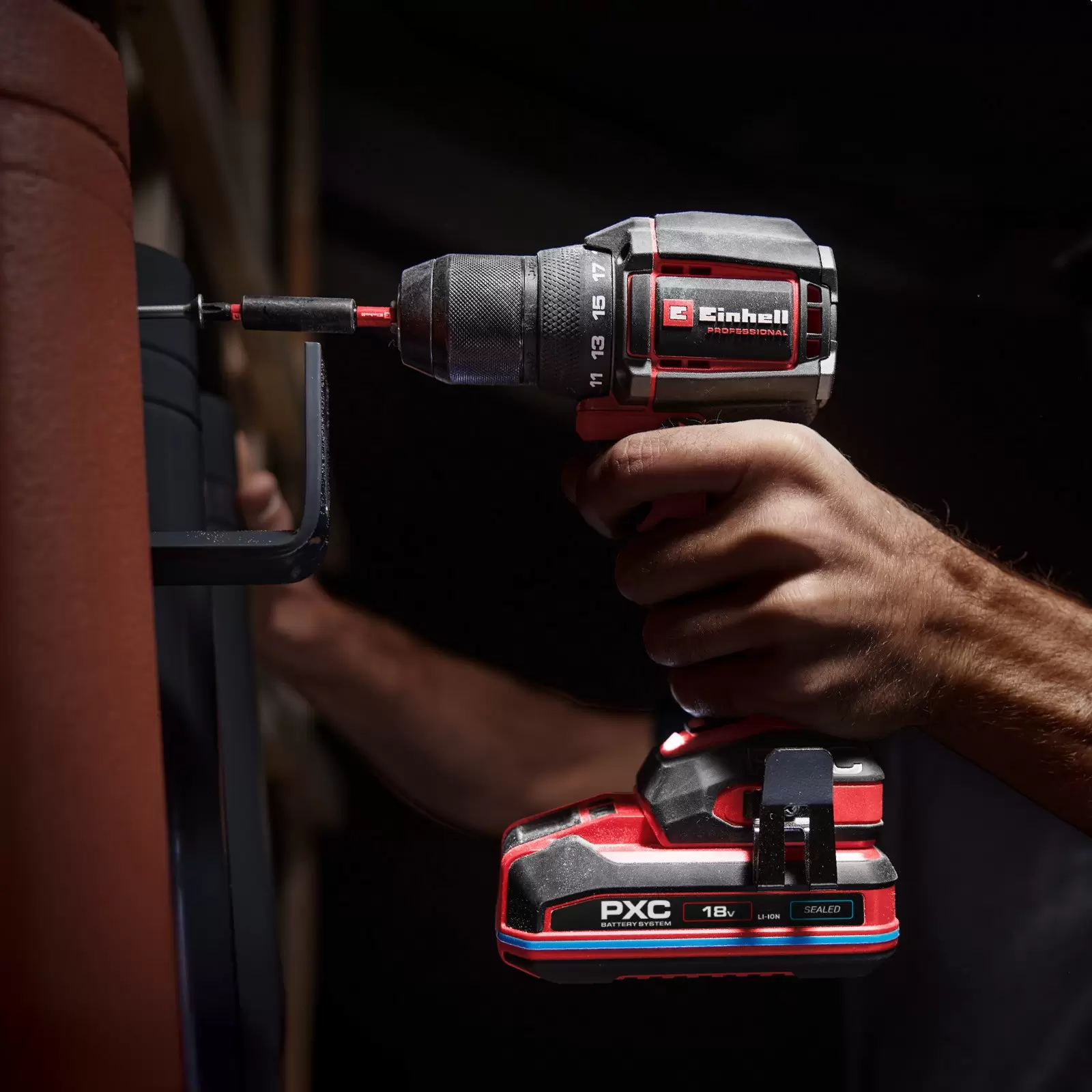 einhell-professional-cordless-drill-3001406-example_usage-001