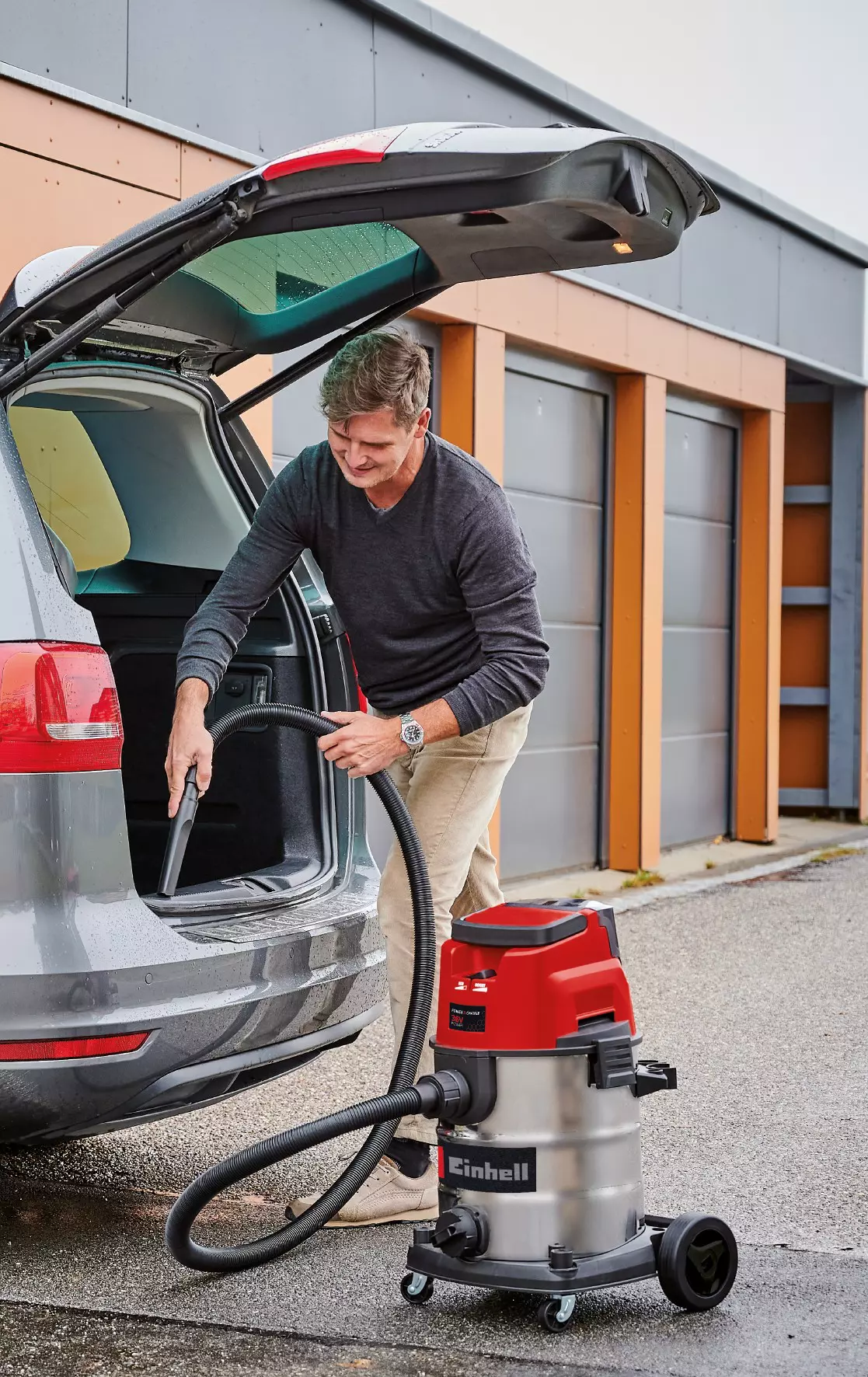 einhell-expert-cordl-wet-dry-vacuum-cleaner-2347170-example_usage-001