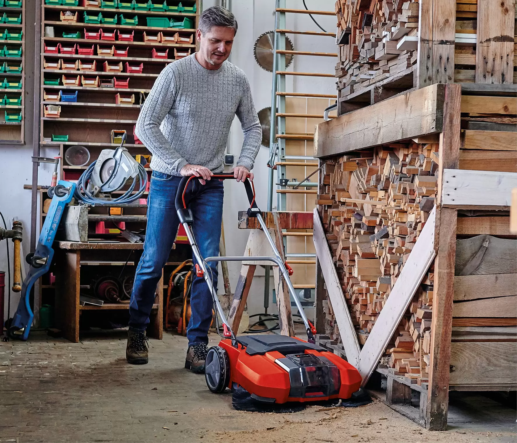 einhell-expert-cordless-push-sweeper-2352045-example_usage-001