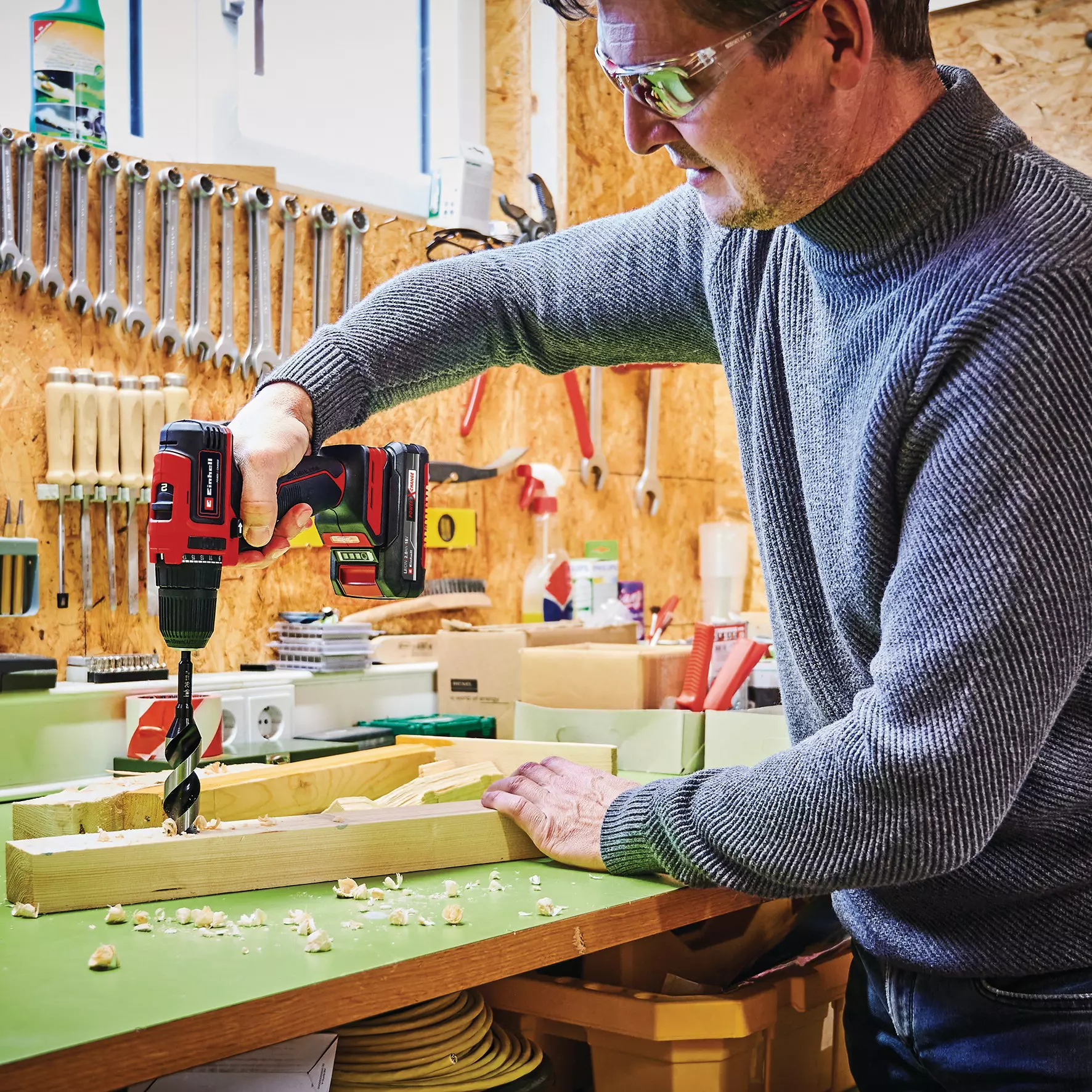 einhell-expert-cordless-drill-4513995-example_usage-001