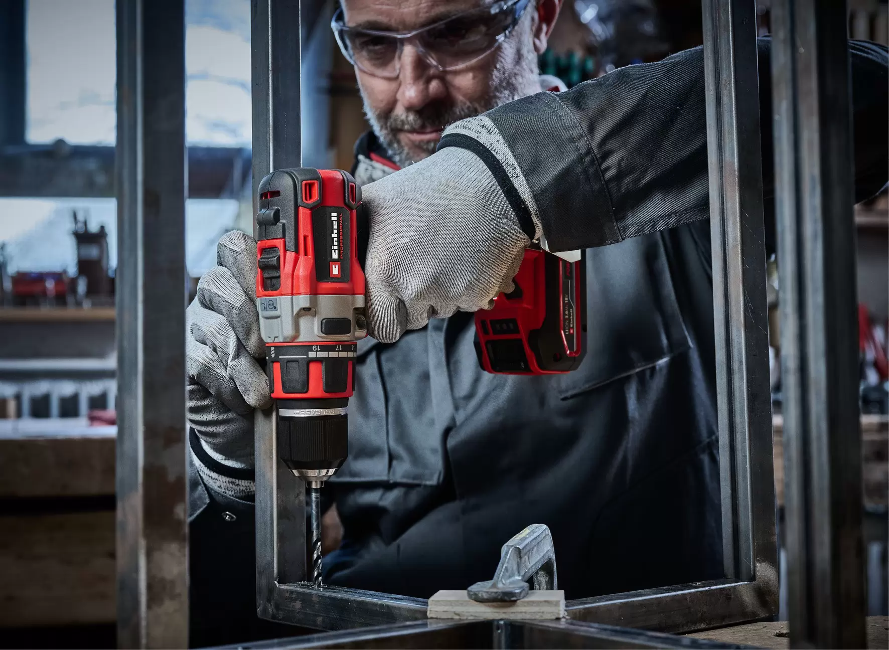einhell-professional-cordless-drill-4514300-example_usage-001