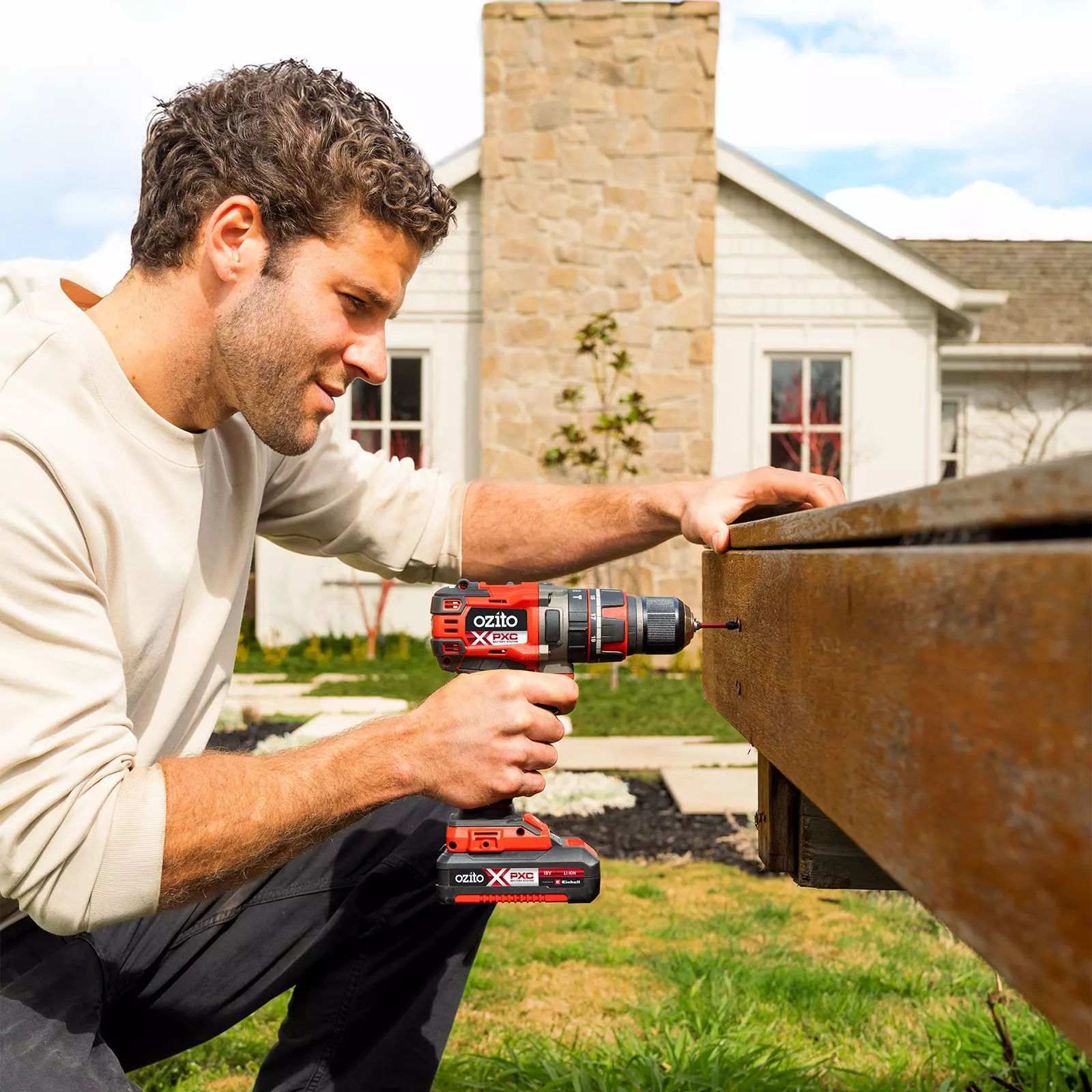 ozito-professional-cordless-impact-drill-3001336-example_usage-104