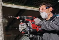 einhell-professional-cordless-rotary-hammer-4514274-example_usage-001