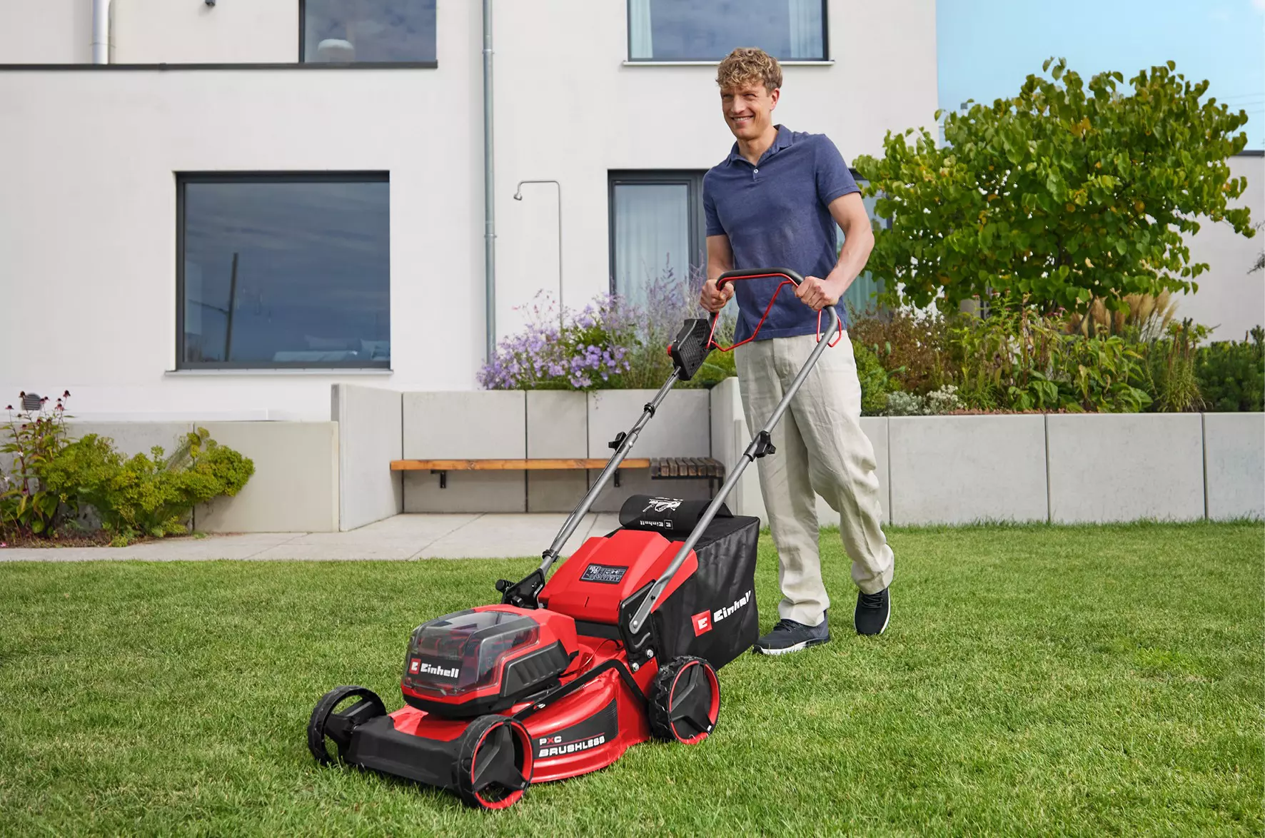 einhell-classic-cordless-lawn-mower-3413380-example_usage-001