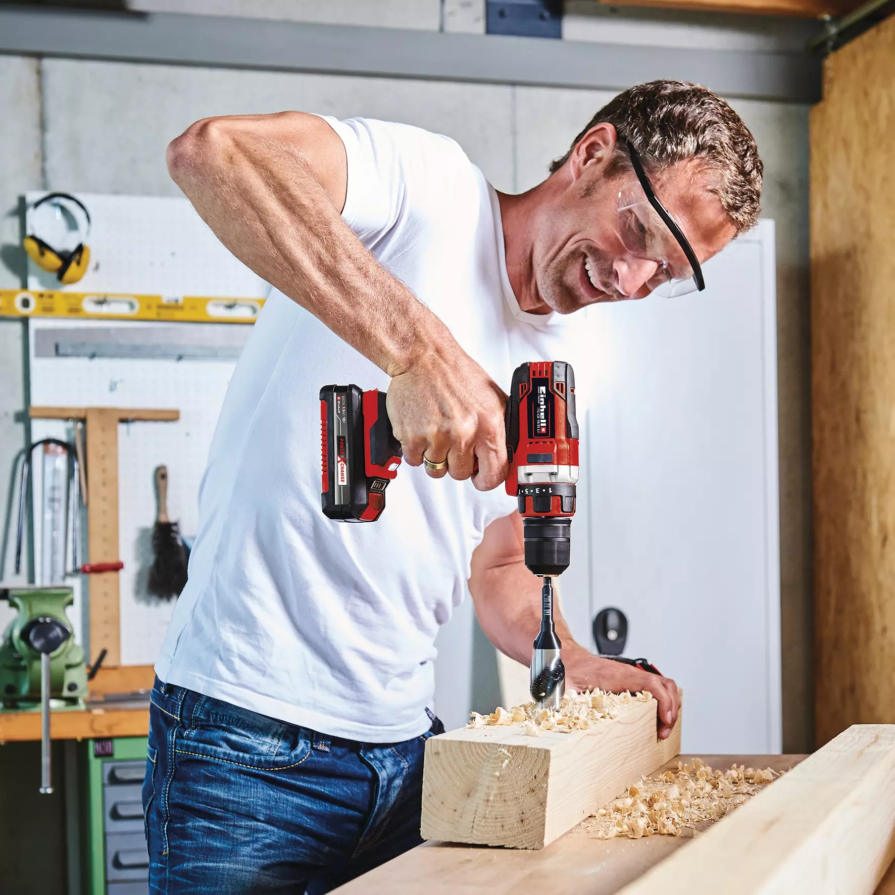 einhell-expert-cordless-drill-4514228-example_usage-001