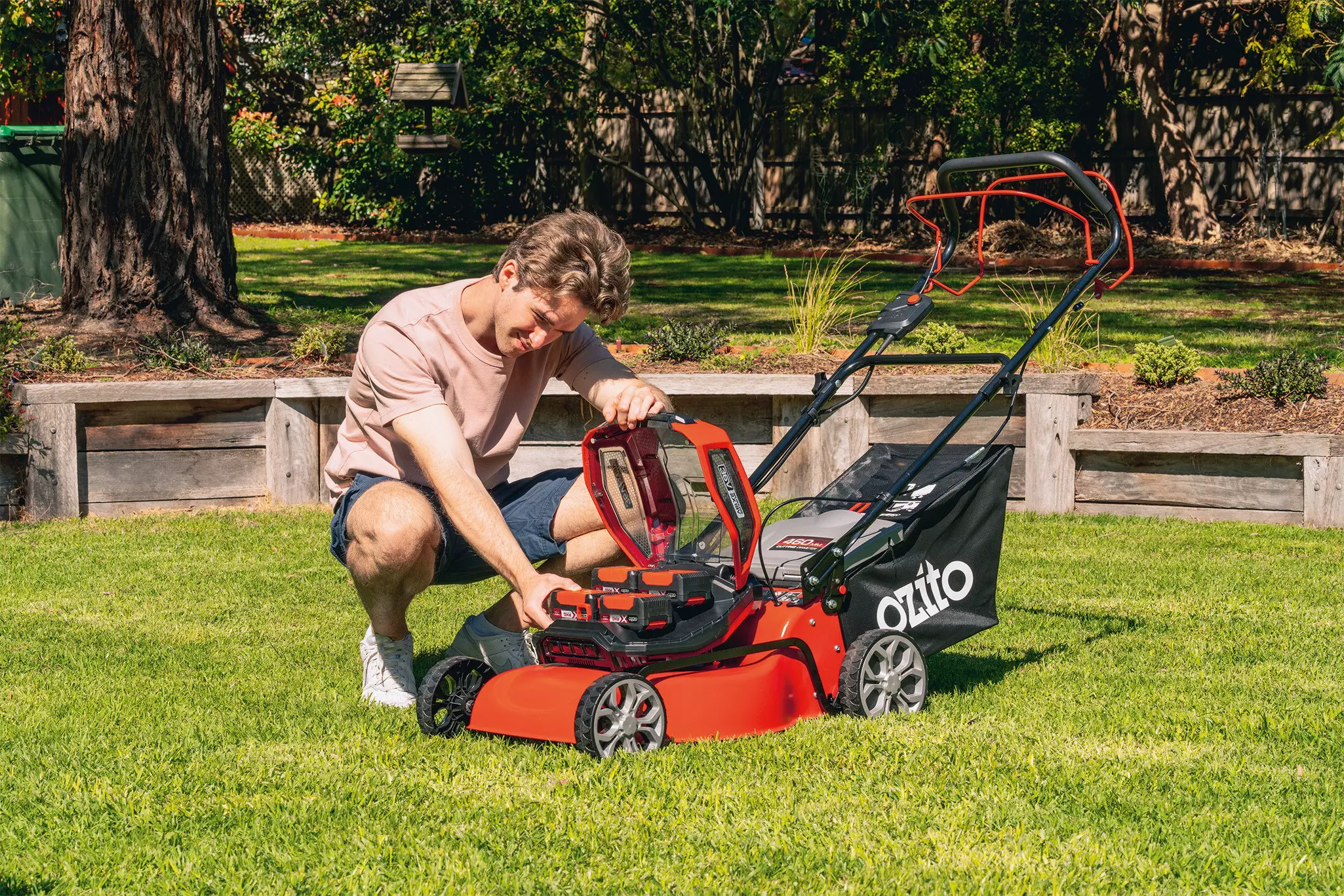 ozito-battery-3000957-example_usage-101