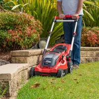 ozito-cordless-lawn-mower-3001014-example_usage-102