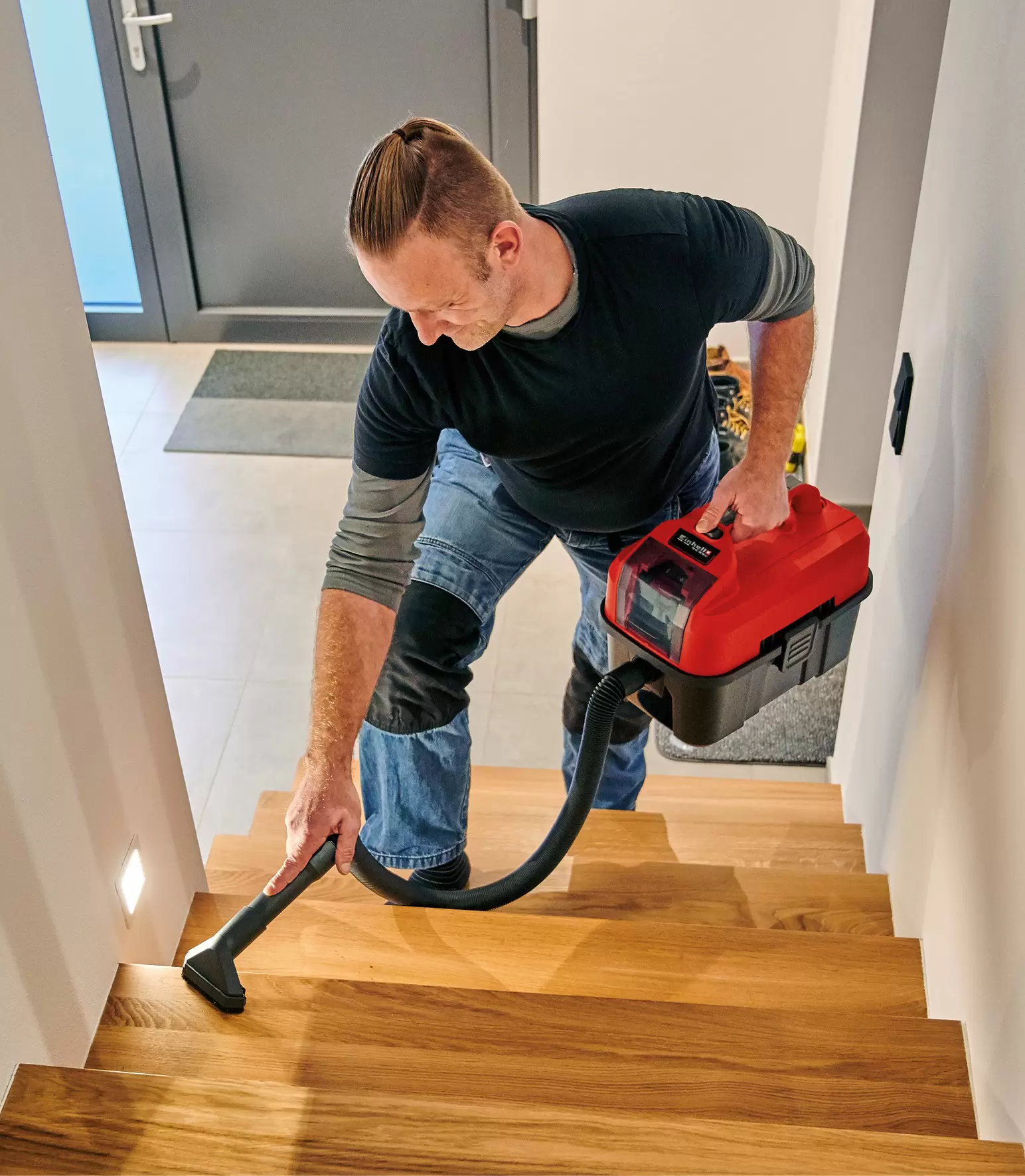 einhell-expert-cordl-wet-dry-vacuum-cleaner-2347161-example_usage-001