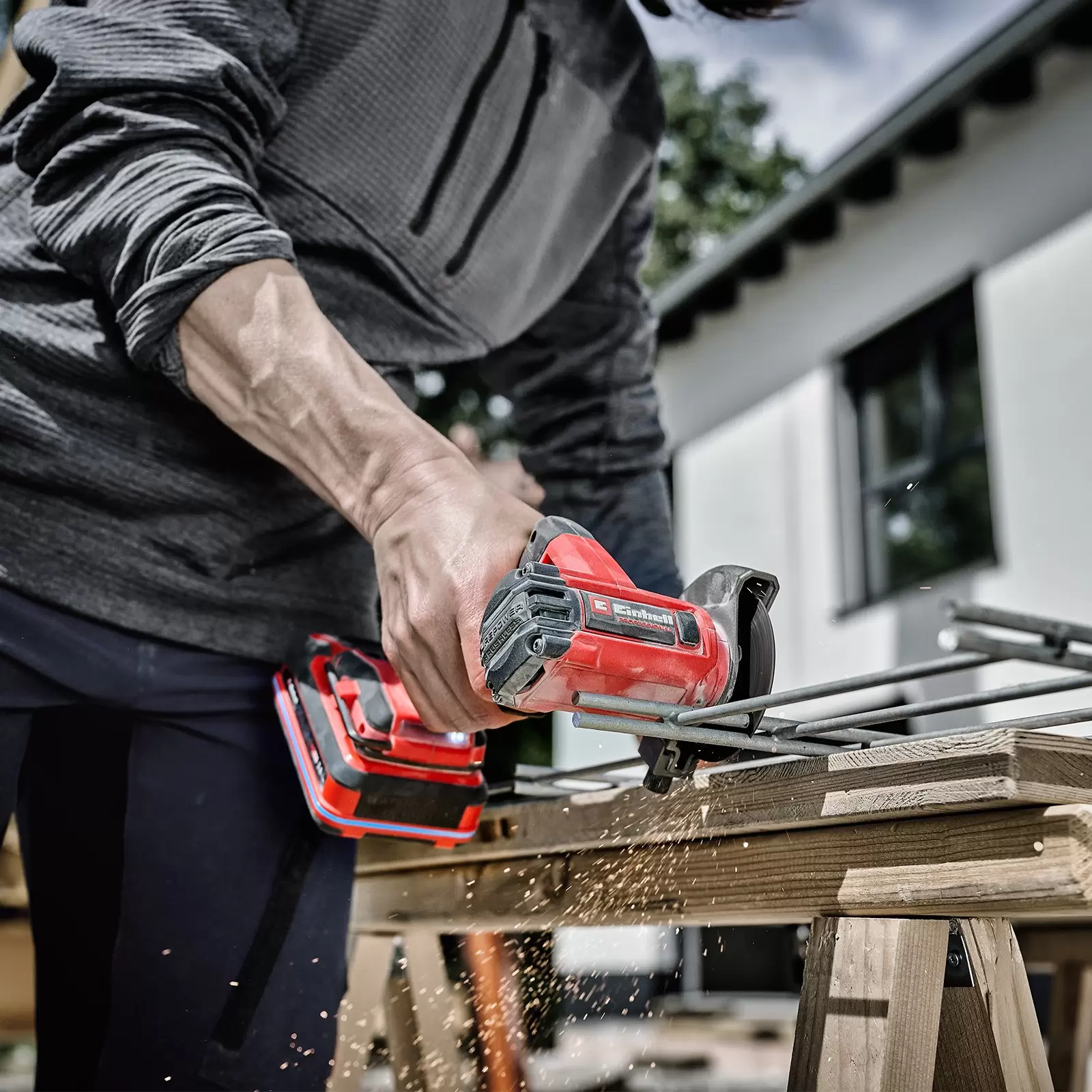 einhell-professional-cordless-cut-off-grinder-3001420-example_usage-001