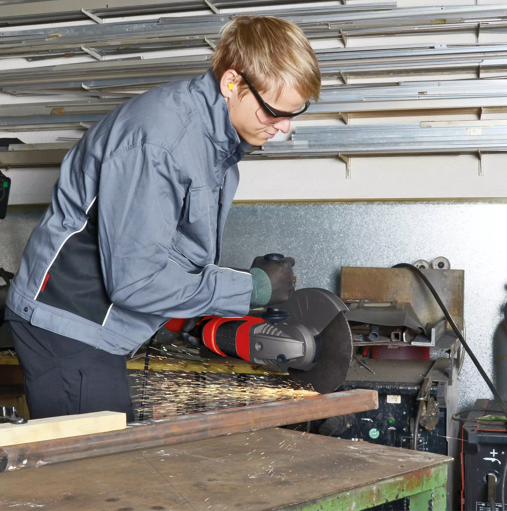 einhell-expert-angle-grinder-4430840-example_usage-001