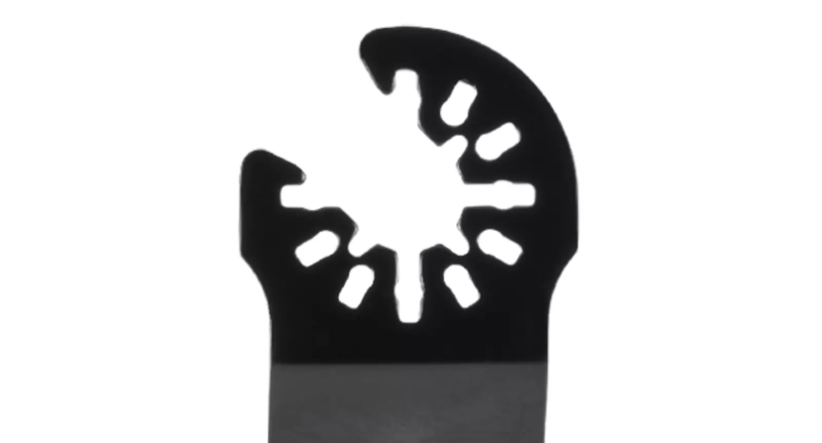 Nahaufnahme eines schwarzen Multitool-Aufsatzes mit sternförmiger Open-Back-Aufnahme.