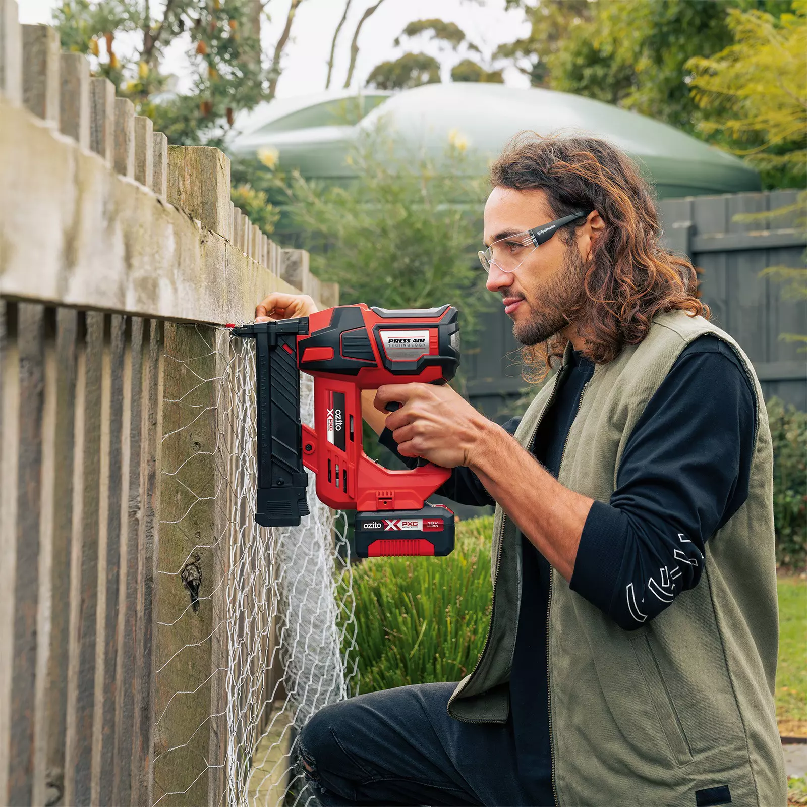 ozito-pxc-starter-kit-3000895-example_usage-101