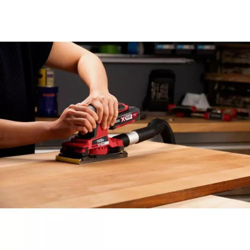 ozito-cordless-orbital-sander-3000559-example_usage-102