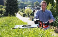 einhell-expert-cordless-hedge-trimmer-3410920-example_usage-001
