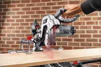 ozito-sliding-mitre-saw-4300837-example_usage-103