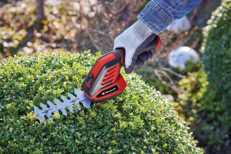 einhell-classic-cordless-grass-and-bush-shear-3410365-example_usage-001