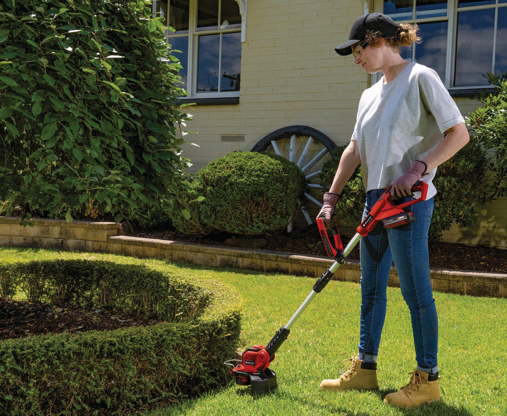 einhell-expert-cordless-lawn-trimmer-3411242-example_usage-001