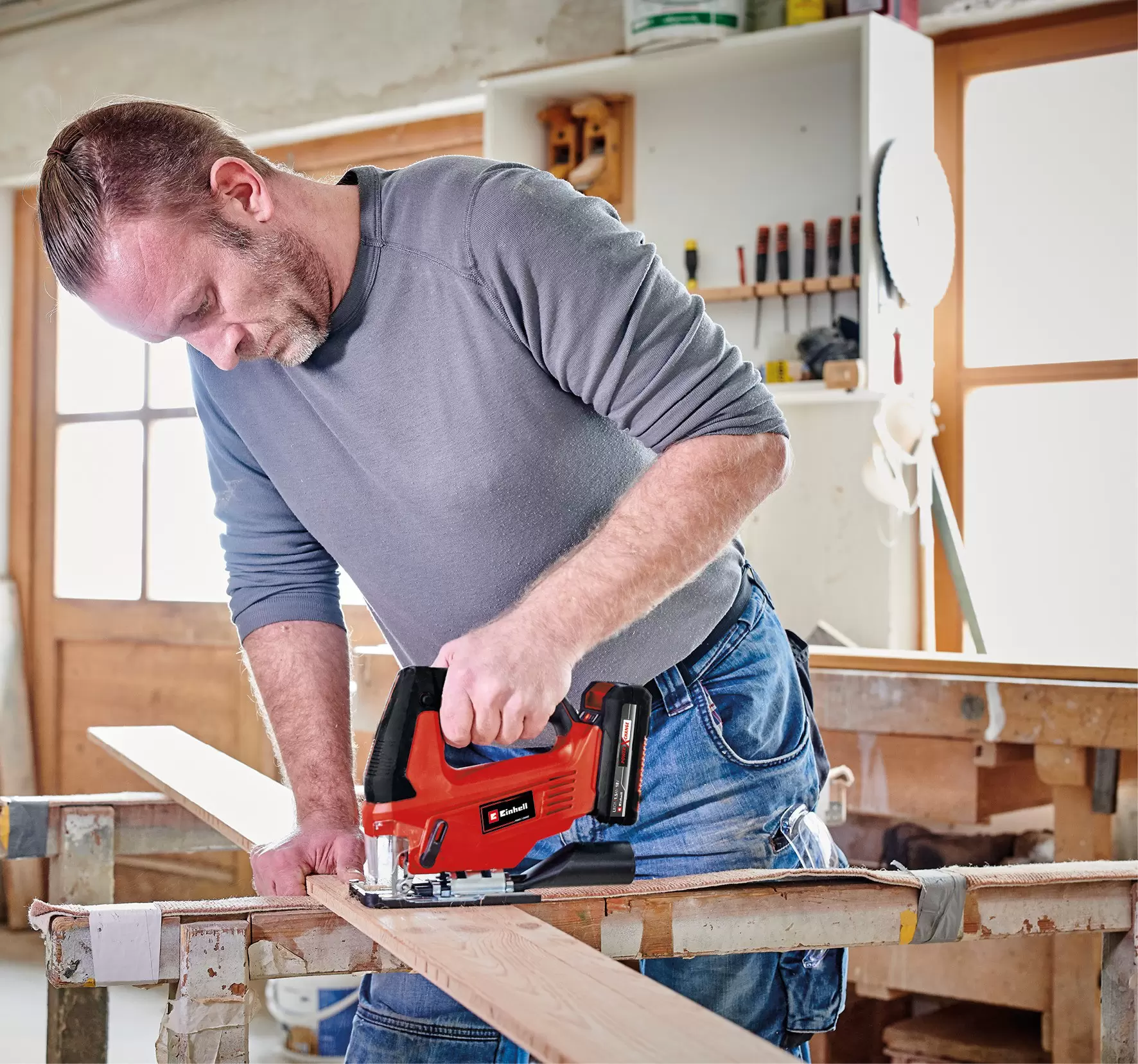 einhell-classic-cordless-jig-saw-4514411-example_usage-001