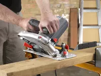 ozito-circular-saw-61000605-example_usage-101