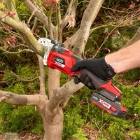 ozito-cordless-pruning-saw-3000950-example_usage-103