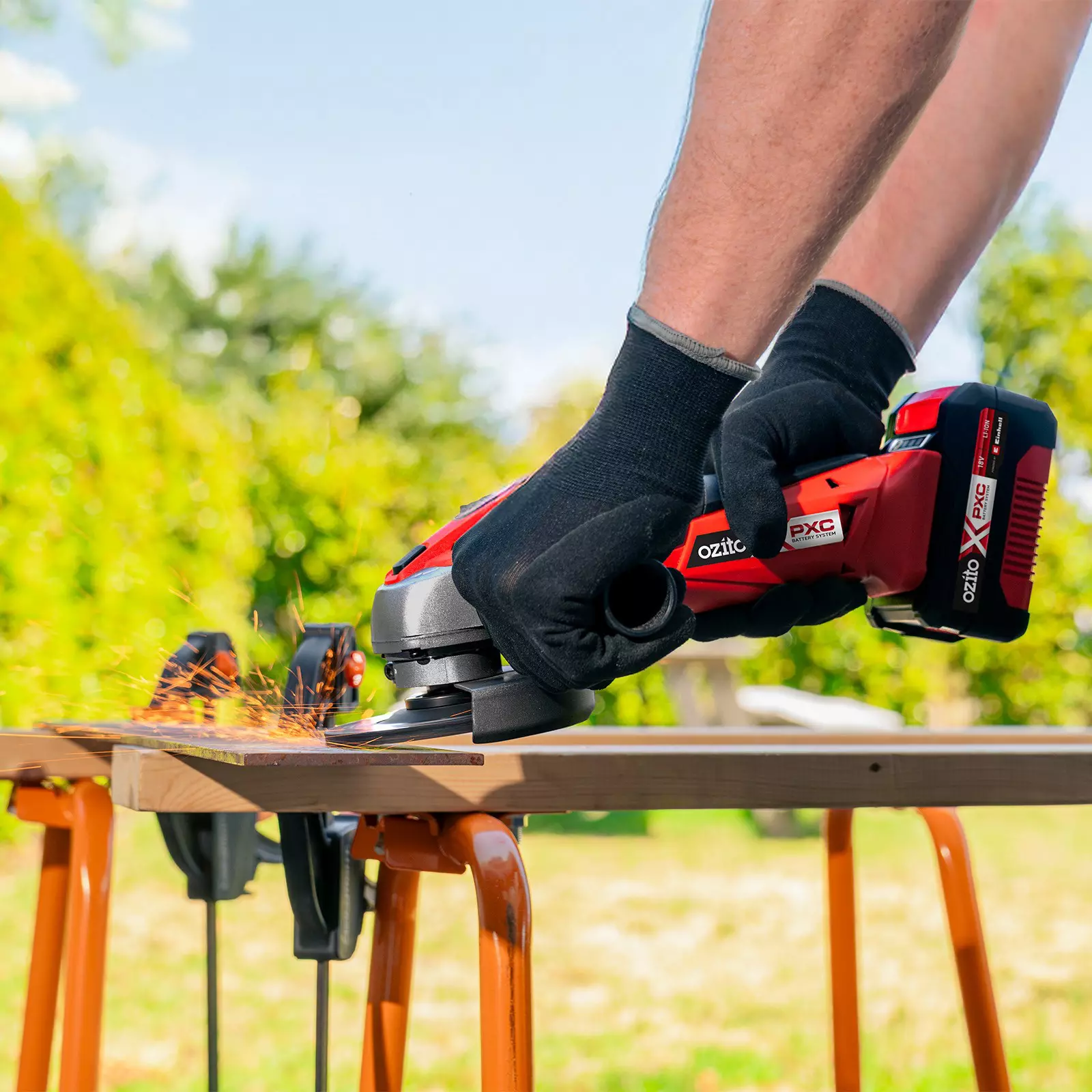 ozito-cordless-angle-grinder-3001384-example_usage-103