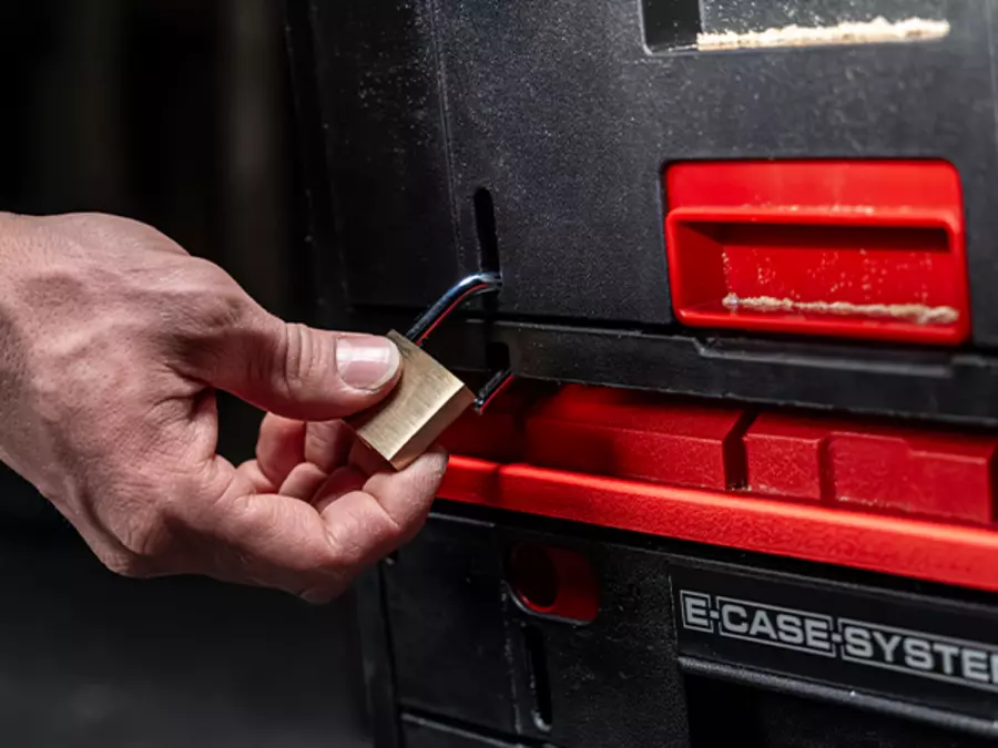 A hand secures the Einhell E-Case FlipFront with a lock.