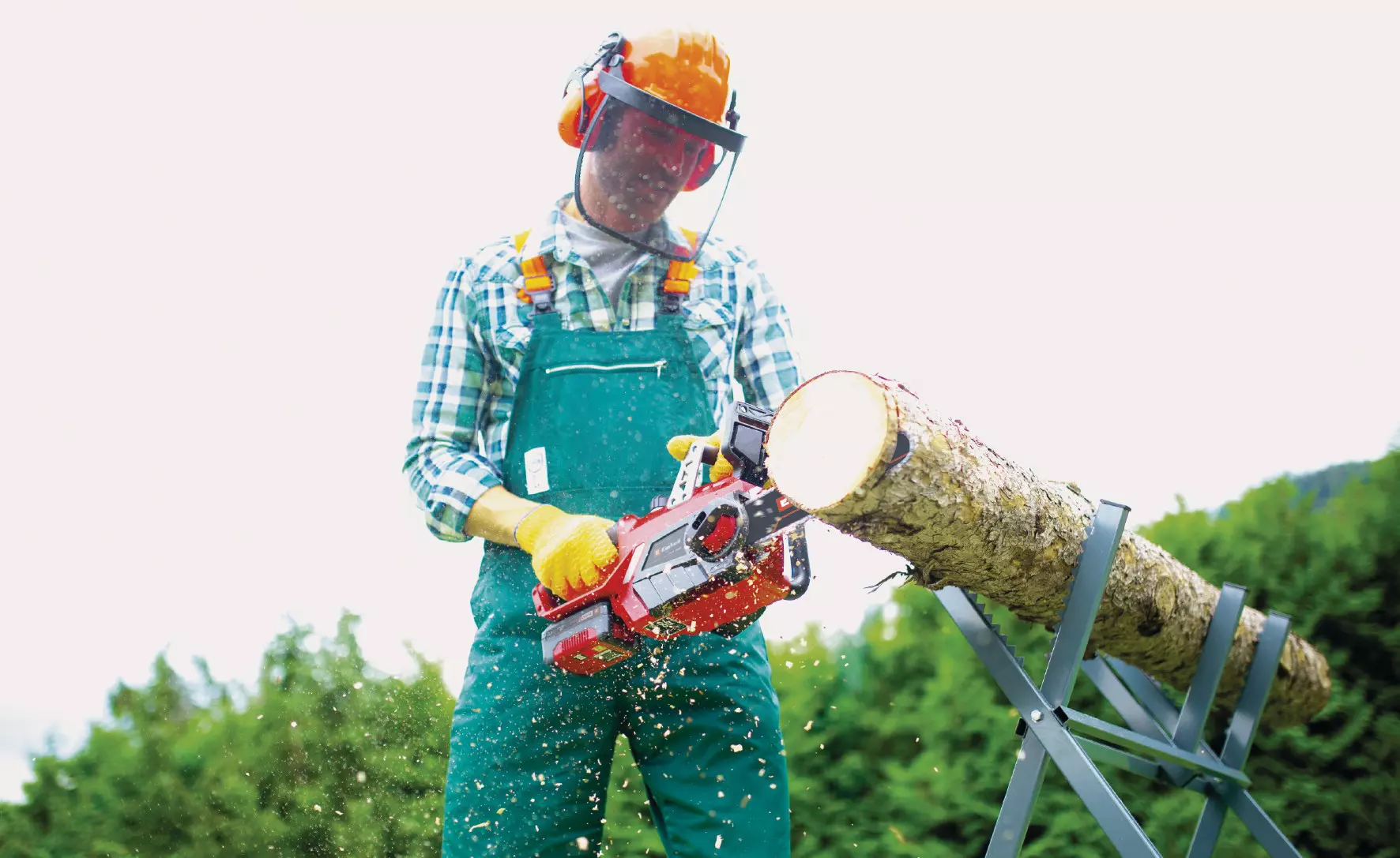 einhell-expert-cordless-chain-saw-4501777-example_usage-001