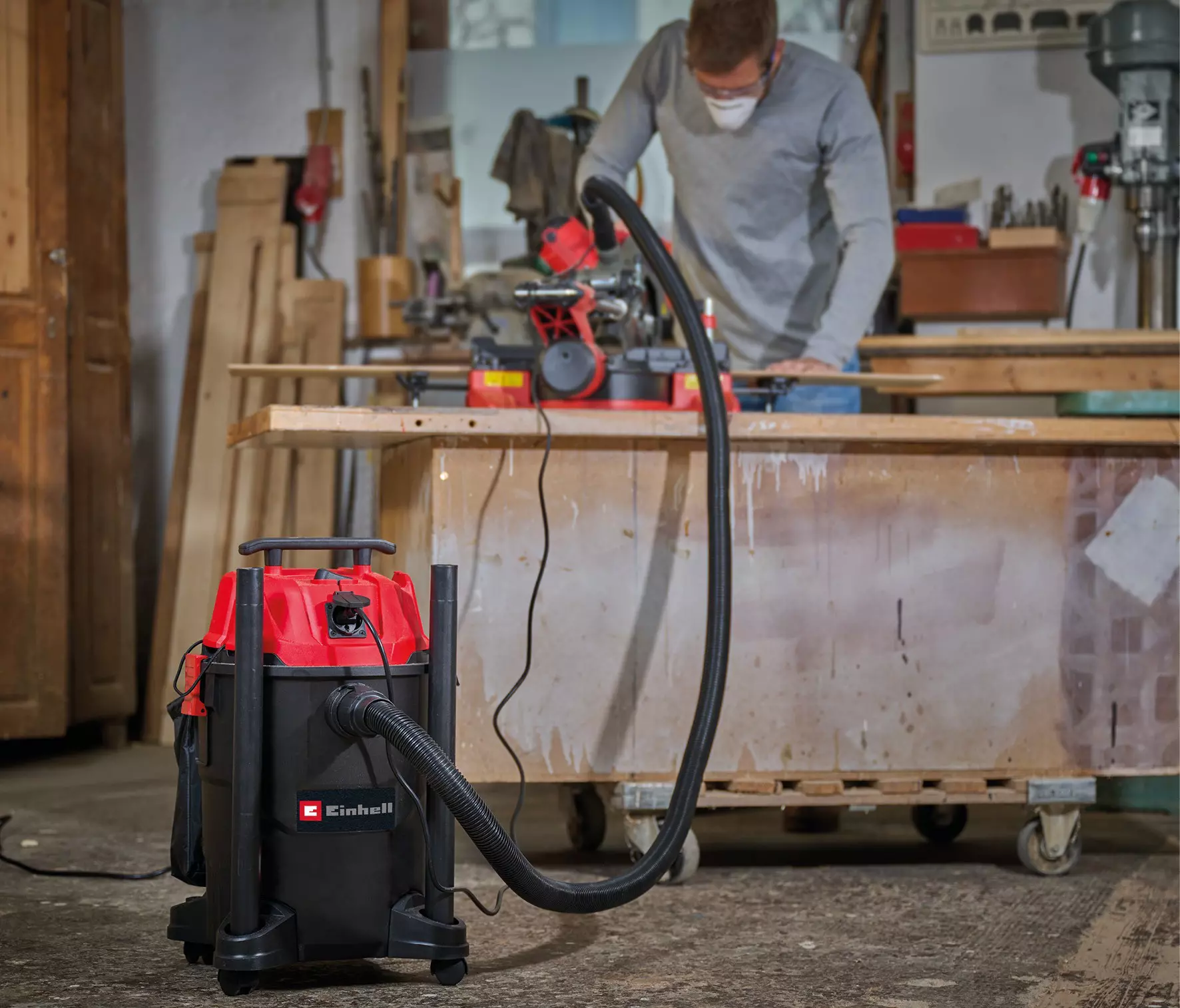 einhell-classic-wet-dry-vacuum-cleaner-elect-2347425-example_usage-001