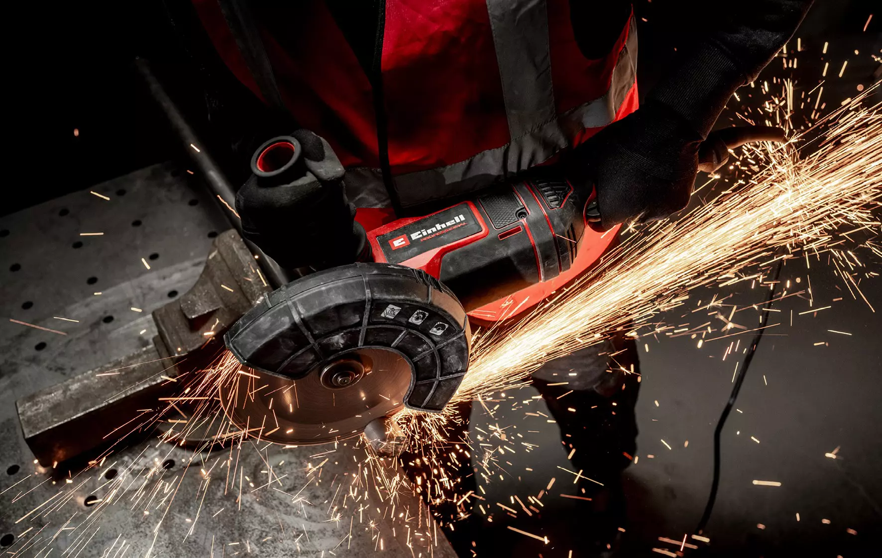 einhell-professional-angle-grinder-4430896-example_usage-001