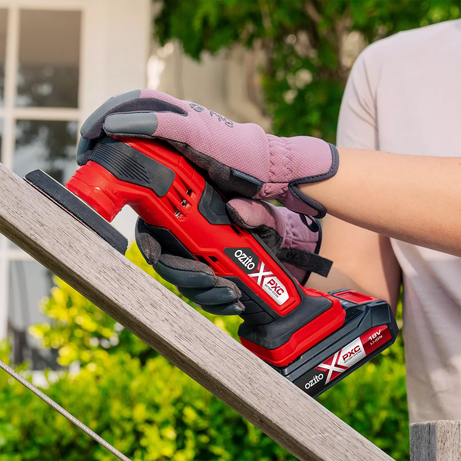 ozito-cordless-multifunctional-tool-3000860-example_usage-103